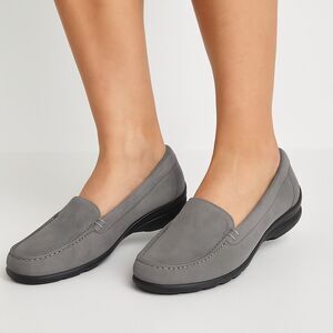 Easy Spirit size 9WW Seabide8 leather loafers.